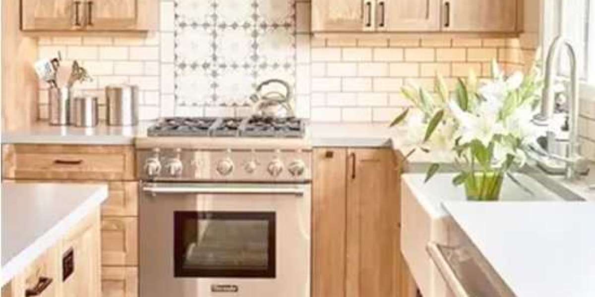 Easy Care Elegance: Oak Kitchen Cabinets for Busy Homes