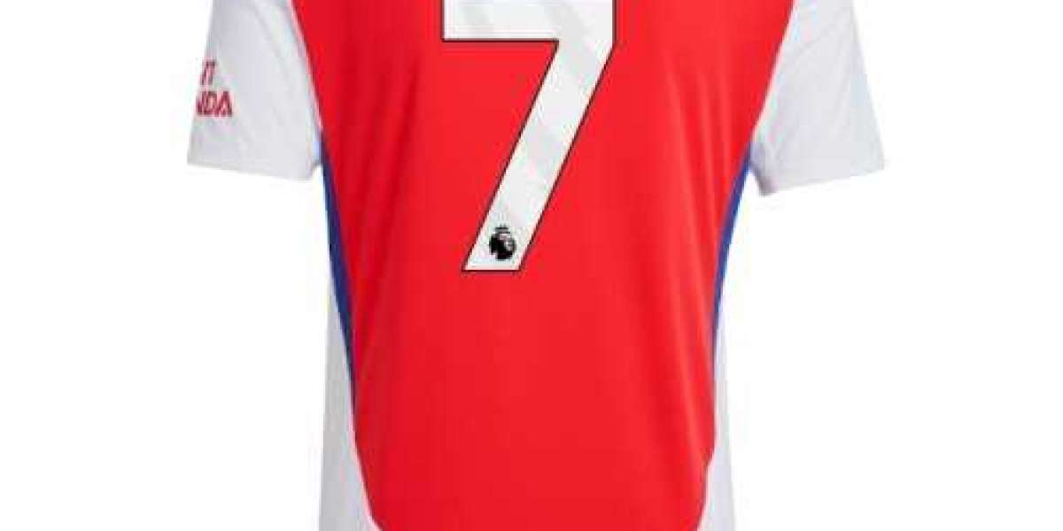 Het thuisshirt van Arsenal voor 2024-2025 is voornamelijk rood